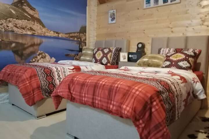 Room 4 of 40