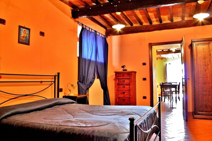 Room 3 of 28
