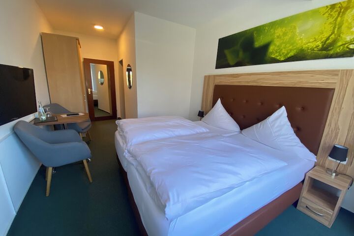 Room 21 of 66