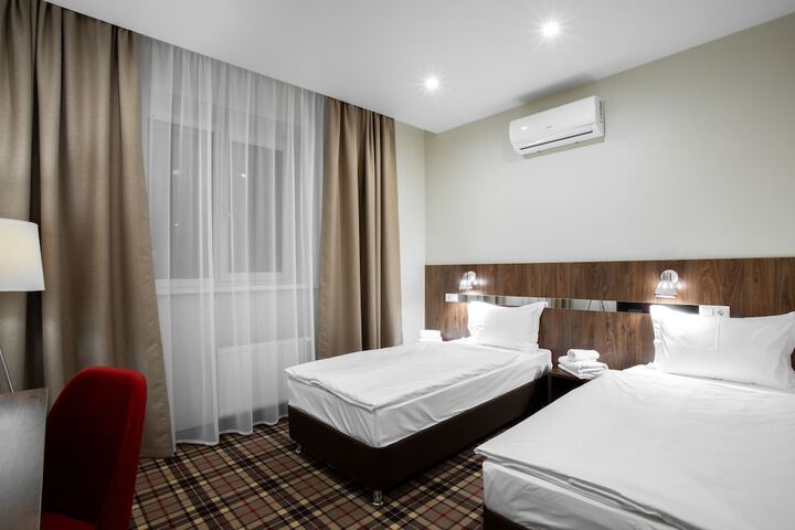 Room 12 of 25
