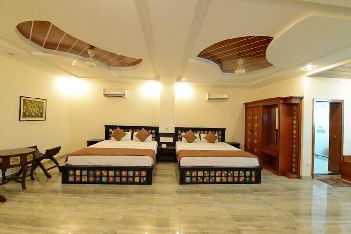 Room 10 of 26