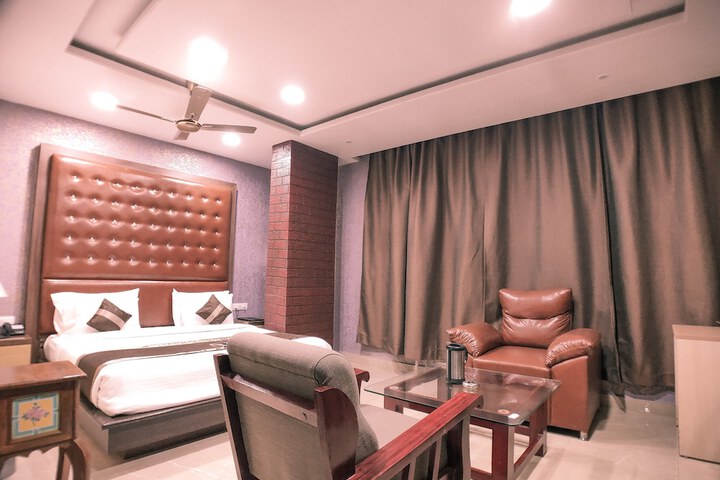 Room 25 of 43