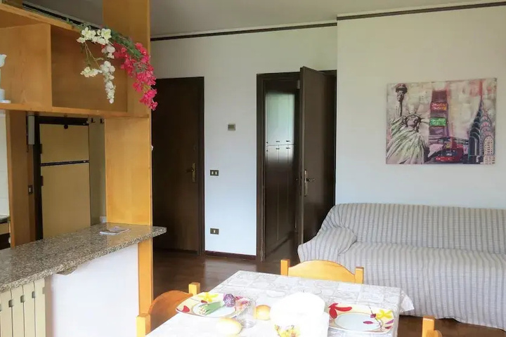 Room 4 of 17