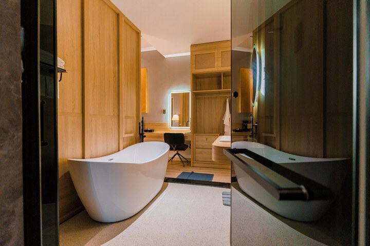 Room 60 of 74