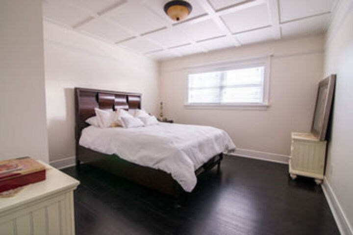 Room 5 of 9