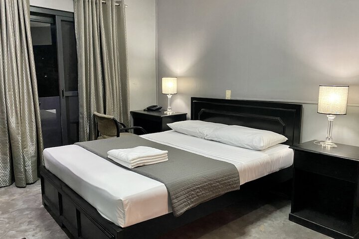 Room 7 of 32