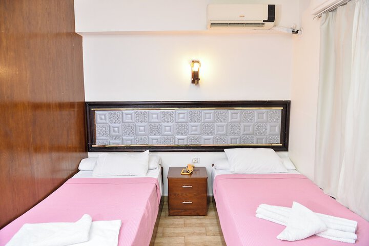 Room 9 of 40