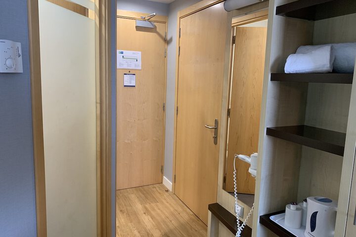Room 5 of 40