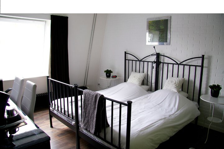 Room 2 of 25