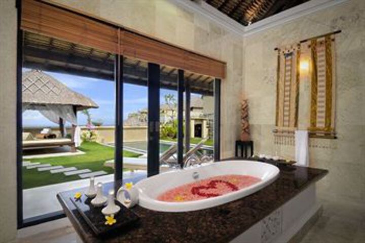 Hot Tub 8 of 19