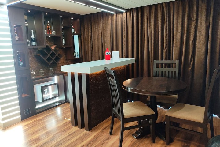 Lounge 67 of 74