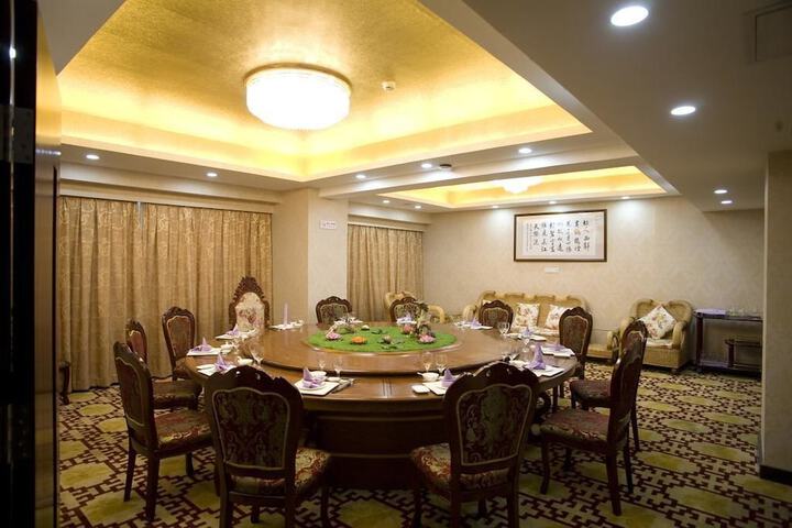 Dining 11 of 15