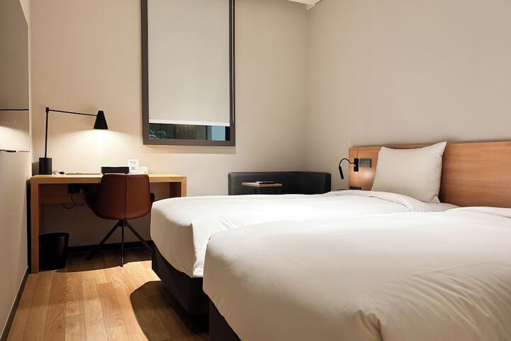 Room 15 of 100