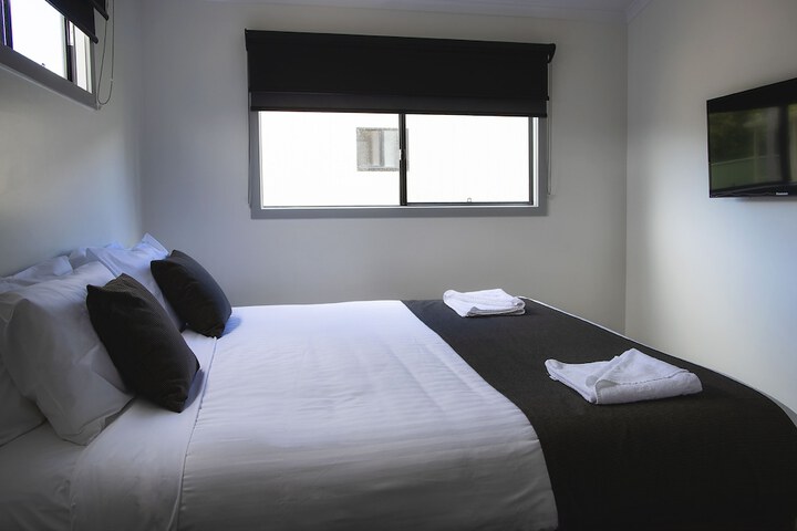 Room 5 of 112