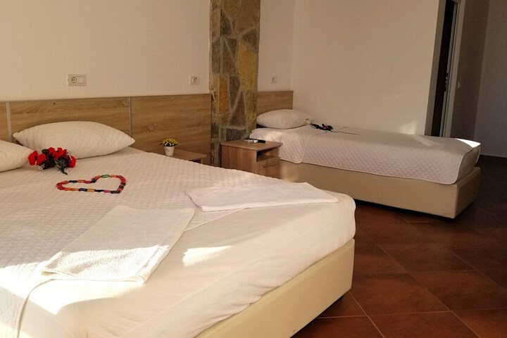 Room 10 of 100