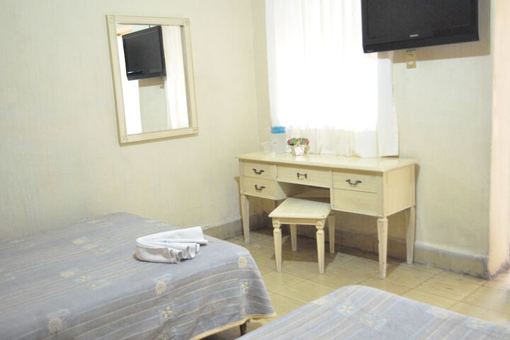 Room 10 of 24