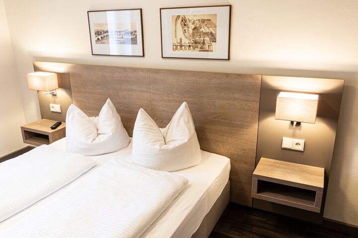 Room 4 of 20