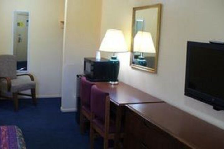 Room 9 of 11