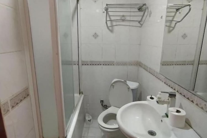 Room 7 of 12