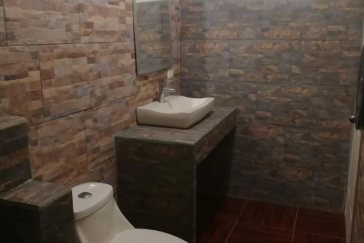 Room 6 of 9