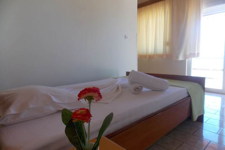 Room 10 of 74