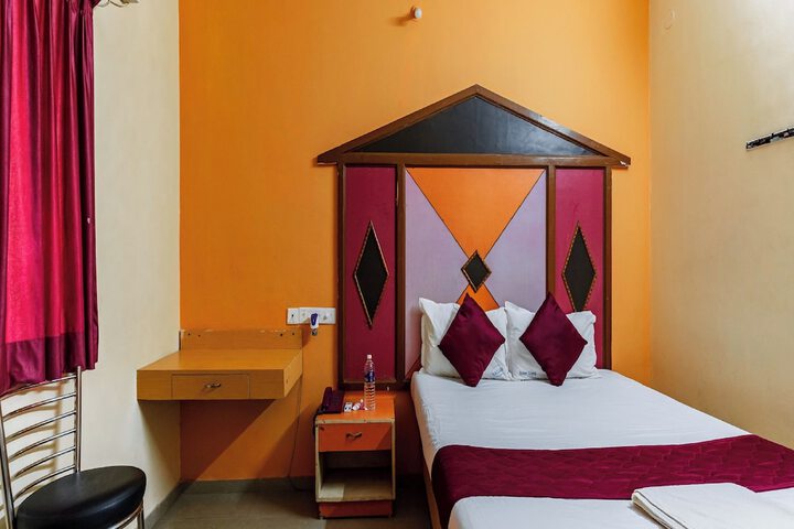 Room 6 of 18
