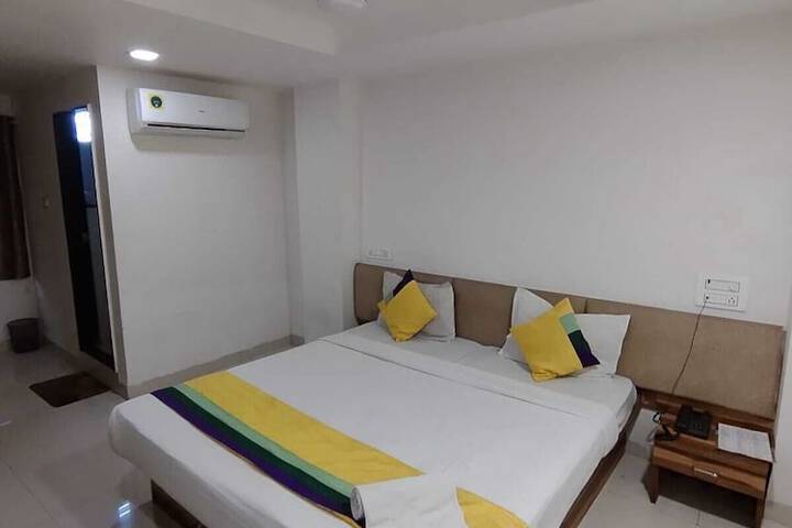 Room 2 of 38