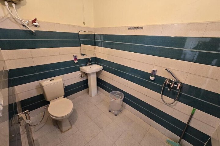 Room 12 of 19