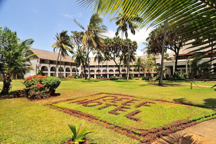 Hotel Exterior 52 of 58