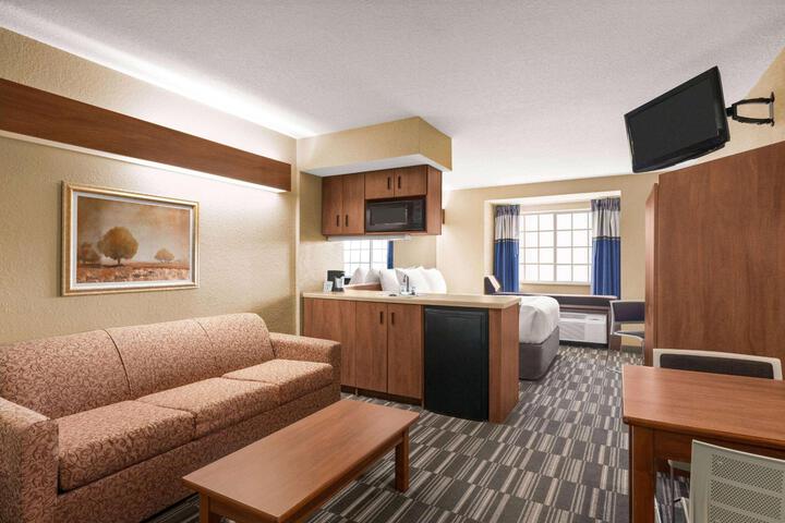 1 Queen Bed (1 of 20)