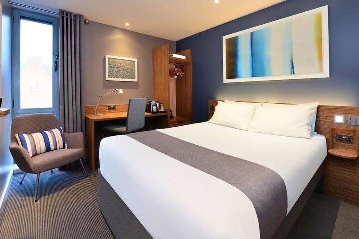 Room 6 of 39