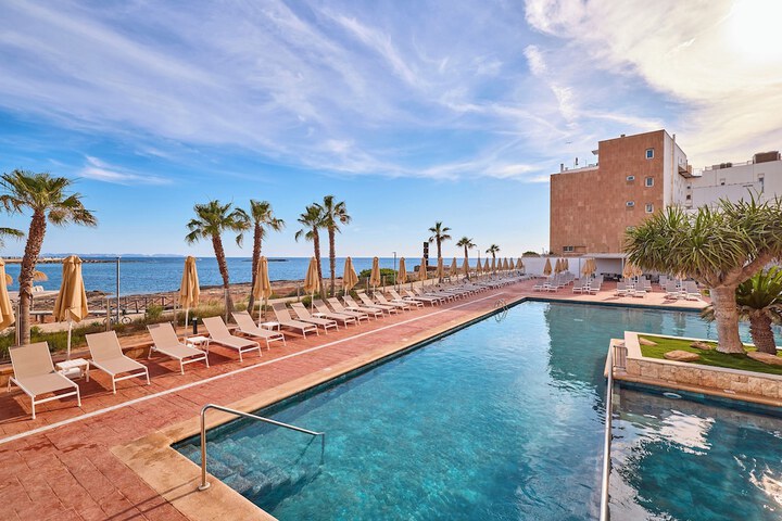 Hotel Pool