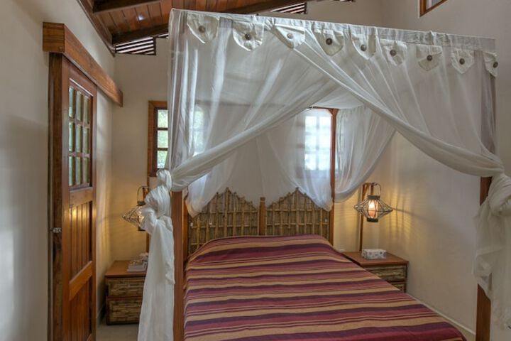 Room 2 of 85