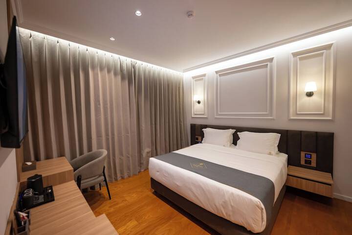 Room 8 of 37