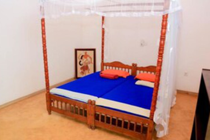 Room 6 of 10