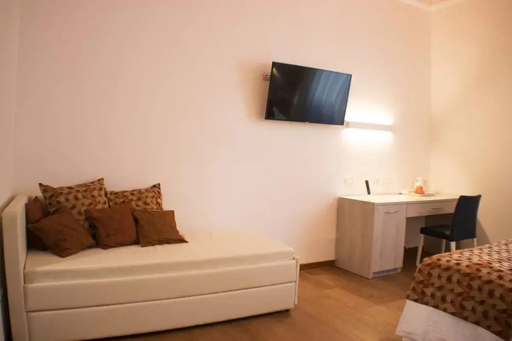 Room 2 of 36