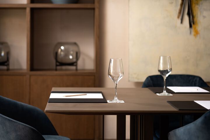 Lounge 283 of 357
