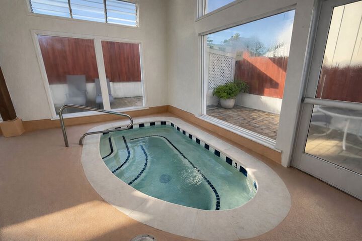 Indoor spa tub