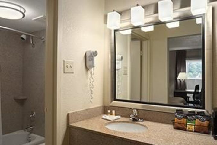 Hotel Suite Photo