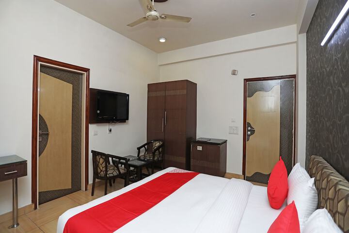 Room 10 of 19