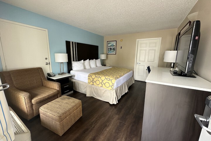 1 King Bed (23 of 23)