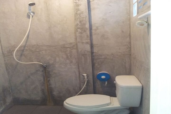 Room 5 of 16