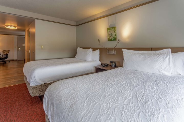 2 Double Beds (3 of 9)
