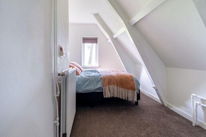 Room 4 of 135