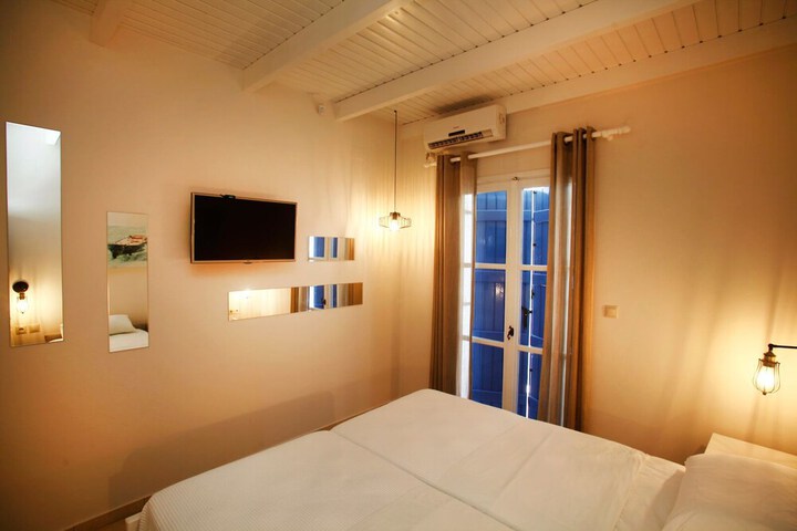 Room 5 of 49