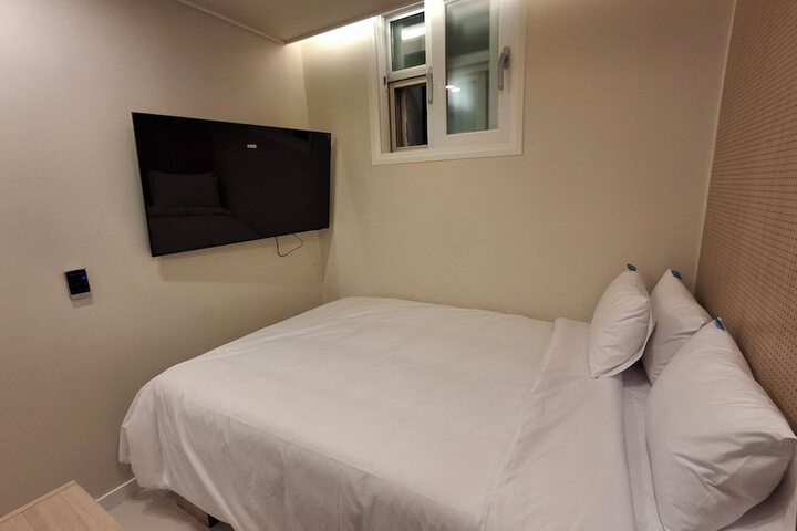 Room 5 of 113