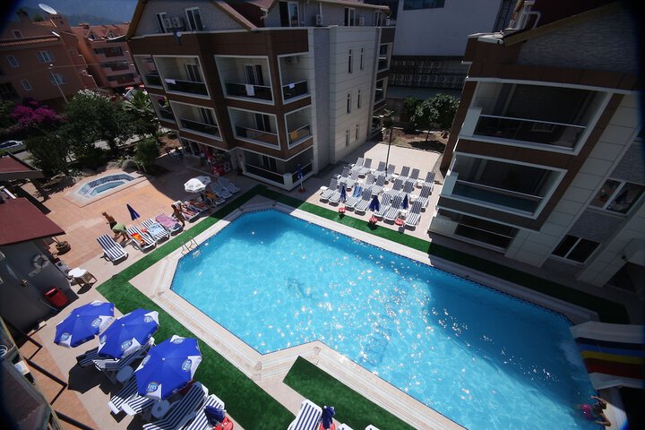 Hotel Pool