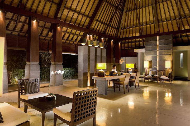 Entrance & Lobby