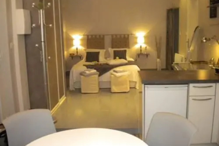 Room 5 of 15