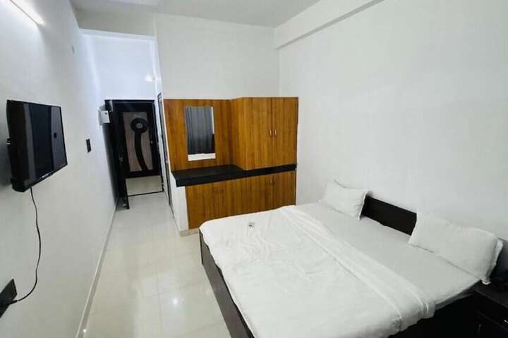 Room 10 of 15